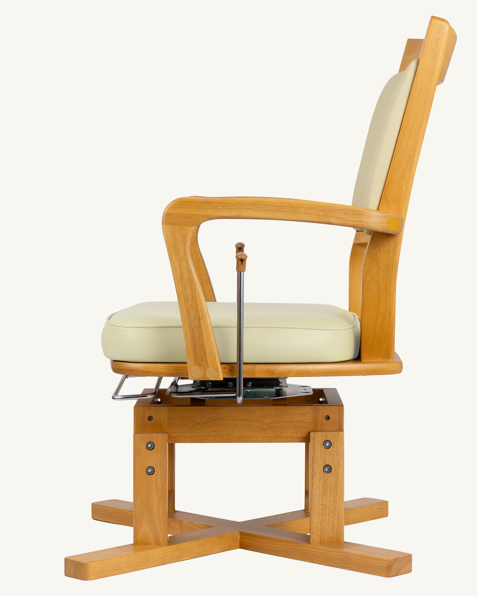 パーキンソン病や片まひの方にも好評の介護椅子「ピタットチェア